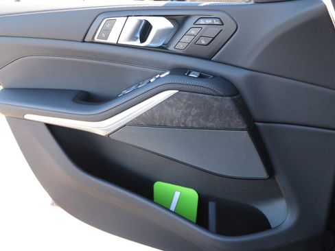 Certified 2025 BMW X7 M60i image 26