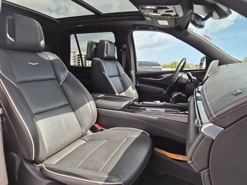 Used 2021 Cadillac Escalade Sport w/ LPO, Illumination Package image 19