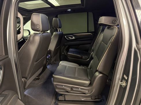 Used 2021 Chevrolet Suburban Premier w/ Premium Package AWD/4WD image 30