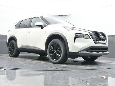Used 2023 Nissan Rogue SV image 45