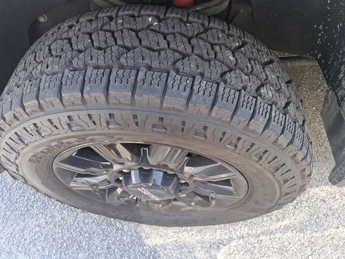 Used 2025 GMC Sierra 2500 AT4 w/ AT4 Premium Plus Package AWD/4WD image 18