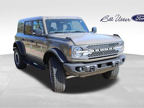 New 2025 Ford Bronco Badlands image 2