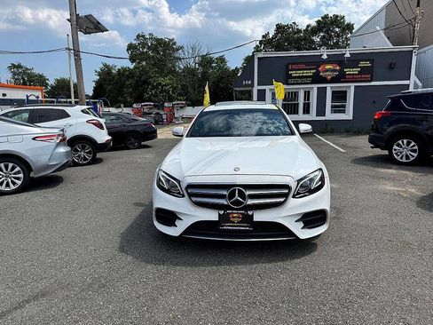 Used 2017 Mercedes-Benz E 300 4MATIC image 2