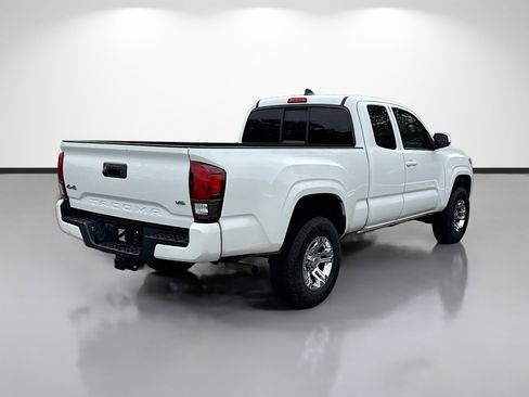 Used 2022 Toyota Tacoma SR AWD/4WD image 3