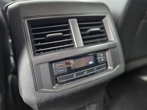 Used 2023 Volkswagen Atlas SE image 28