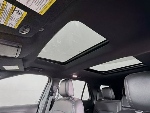 Used 2018 Ford Explorer Limited AWD/4WD image 5