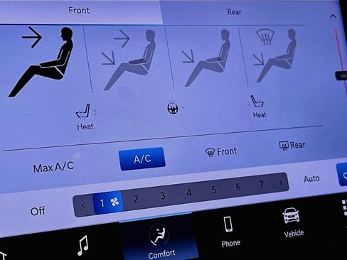 Certified 2024 Chrysler Pacifica Touring-L FWD image 30