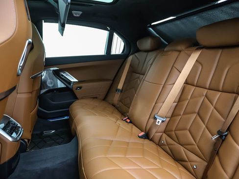 Used 2026 BMW 750e xDrive image 21