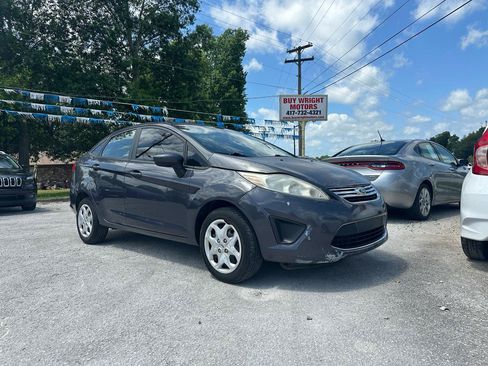 Used 2012 Ford Fiesta SE FWD image 2