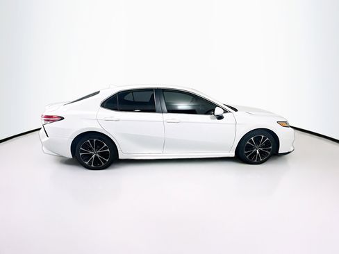 Used 2020 Toyota Camry SE FWD image 10