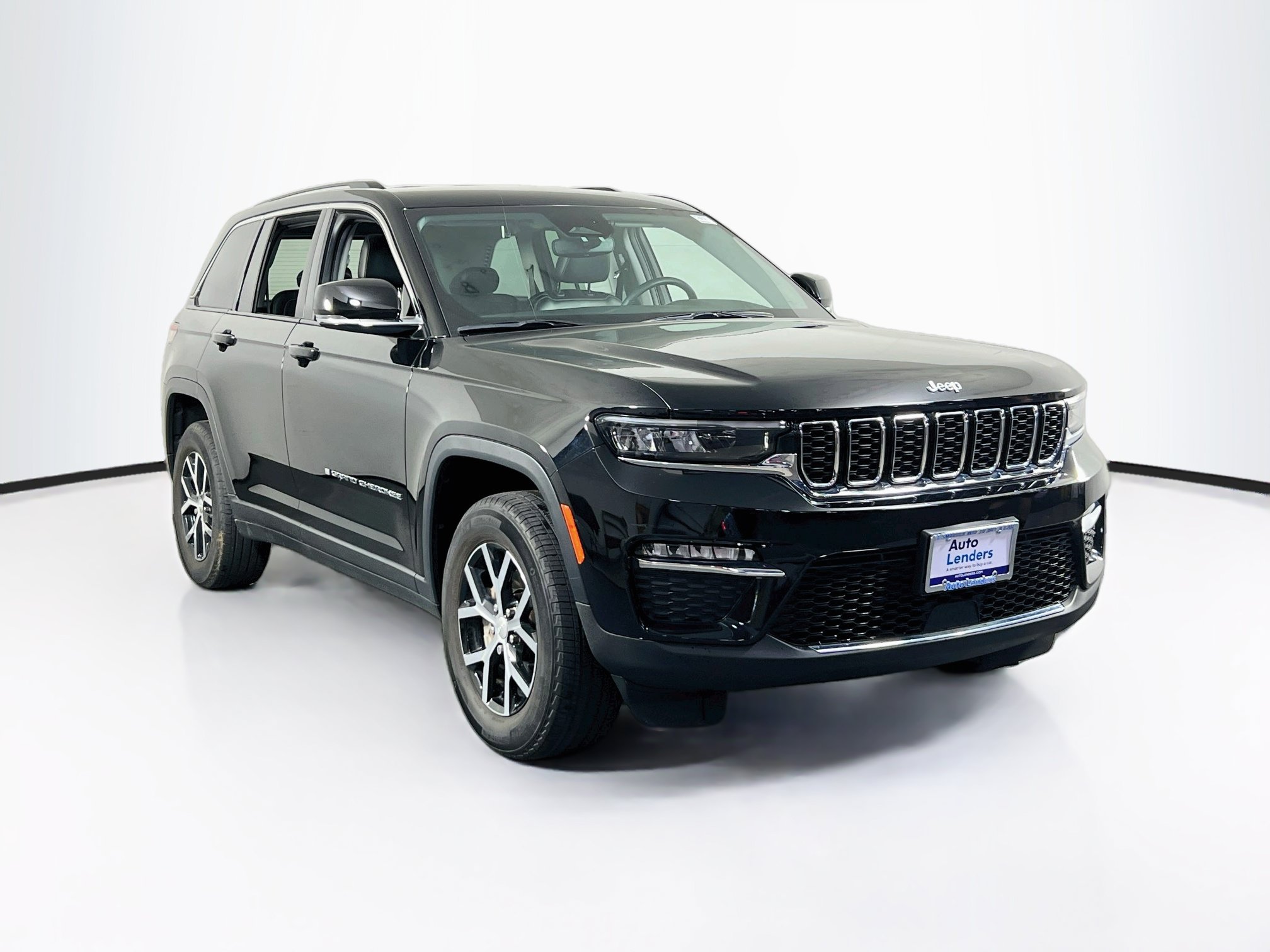Used 2023 Jeep Grand Cherokee Limited AWD/4WD image 3