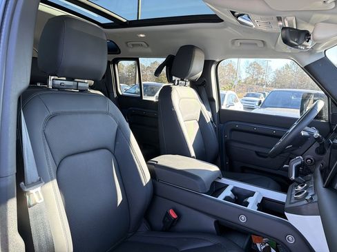 Used 2025 Land Rover Defender 110 S image 15