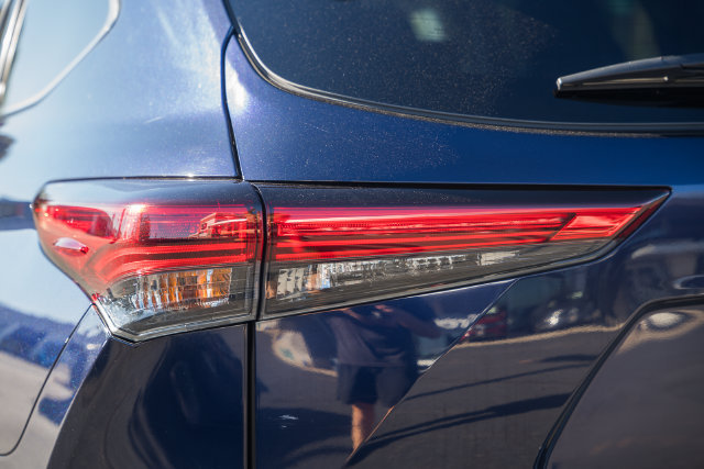 Used 2021 Toyota Highlander Limited AWD/4WD image 7