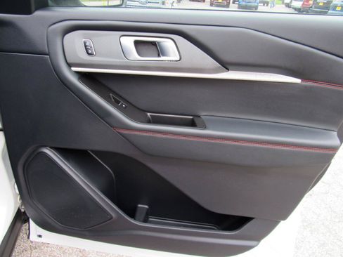 Used 2025 Ford Explorer ST-Line AWD/4WD image 35
