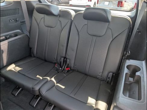 Certified 2022 Kia Sorento S w/ Panoramic Sunroof Package AWD/4WD image 11