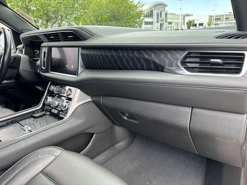 Used 2024 GMC Yukon Denali w/ Advanced Technology Package AWD/4WD image 22