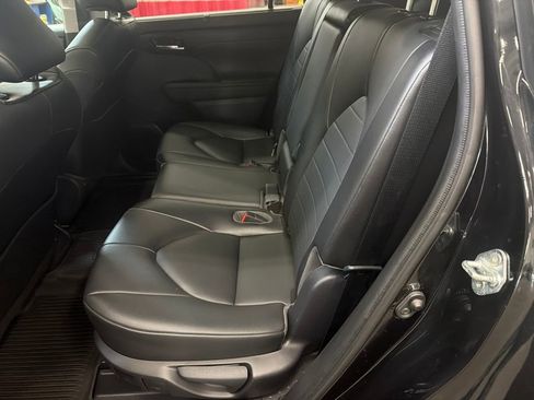 Certified 2021 Toyota Highlander XLE image 28