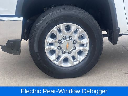 Used 2023 Chevrolet Silverado 2500 LT AWD/4WD image 9