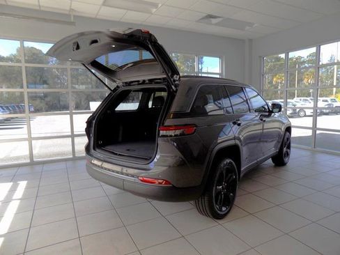 New 2026 Jeep Grand Cherokee Limited w/ Limited Altitude Package RWD image 8