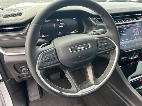 Used 2023 Jeep Grand Cherokee Limited w/ Black Appearance Package image 47