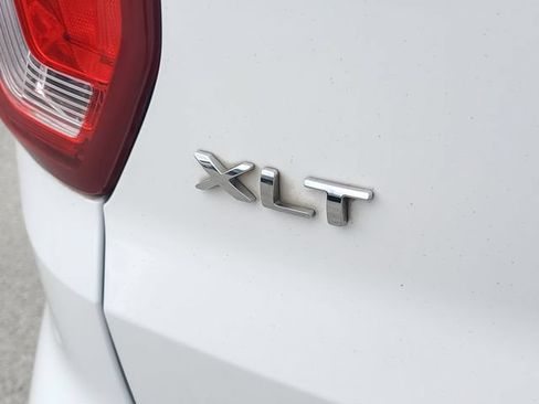 Used 2017 Ford Explorer XLT w/ Equipment Group 202A FWD image 6