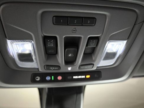 Used 2022 GMC Sierra 3500 Denali w/ Denali Ultimate Package image 25