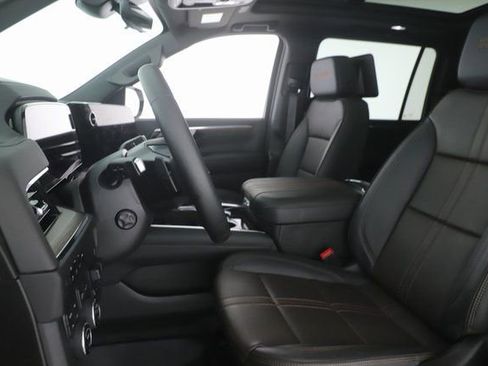 Used 2025 Chevrolet Suburban High Country AWD/4WD image 13
