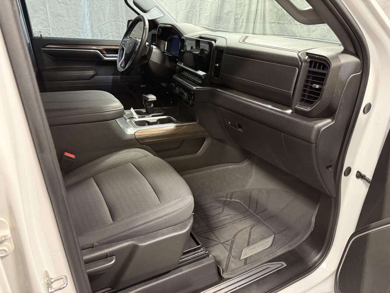 Used 2024 Chevrolet Silverado 1500 RST w/ Redline Edition AWD/4WD image 11