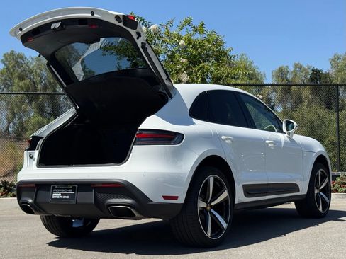 Certified 2026 Porsche Macan image 32