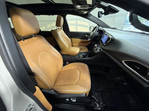 Used 2021 Chrysler Pacifica Pinnacle image 28