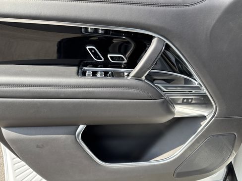 Used 2022 Land Rover Range Rover SE image 14