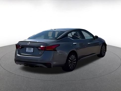 Used 2025 Nissan Altima 2.5 SV image 14