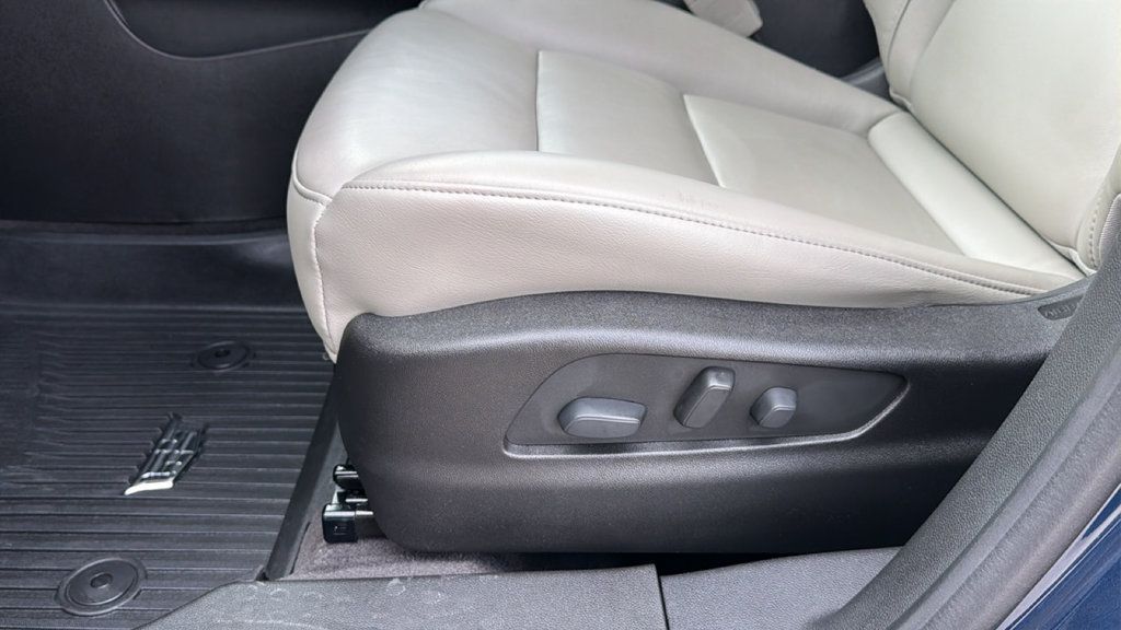 Used 2022 Cadillac XT4 Premium Luxury w/ Cold Weather Package FWD image 14