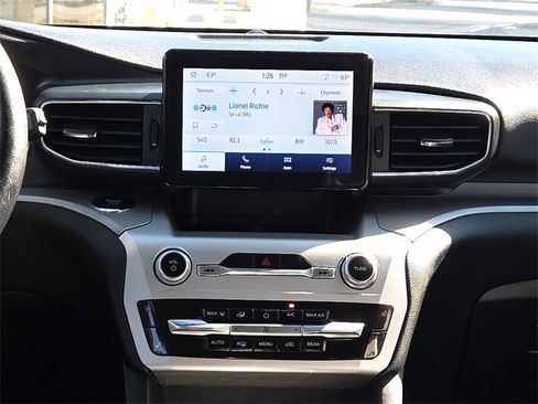 Used 2022 Ford Explorer XLT w/ Equipment Group 202A image 12