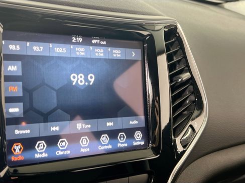 Used 2022 Jeep Cherokee Limited image 14