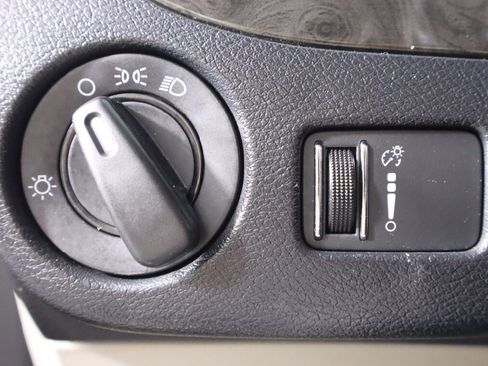 Used 2018 Dodge Grand Caravan SE w/ UConnect Hands-Free Group image 10