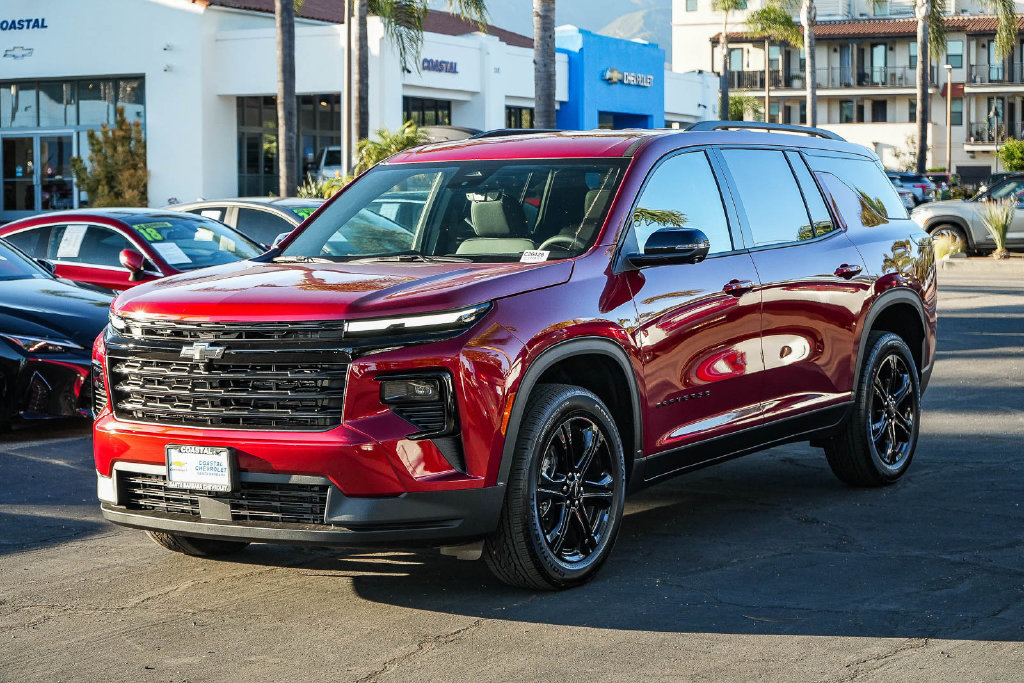 New 2027 Chevrolet Traverse LT w/ Midnight/Sport Edition FWD image 3