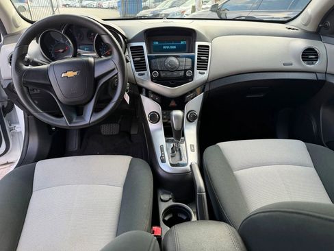 Used 2011 Chevrolet Cruze LS image 25