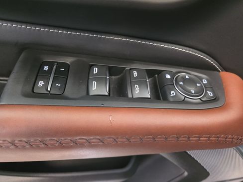 Used 2023 GMC Yukon Denali Ultimate AWD/4WD image 27