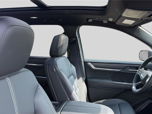 New 2026 GMC Acadia Elevation image 12