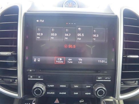 Used 2017 Porsche Cayenne Platinum Edition w/ Premium Package Plus (PJX) image 26