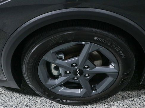 Used 2025 Kia K4 FWD image 11