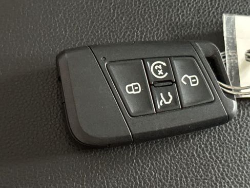 Used 2025 Volkswagen Jetta SE FWD image 28