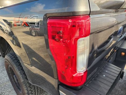 Used 2017 Ford F250 XLT w/ XLT Premium Package AWD/4WD image 6