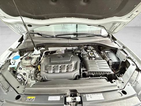 Used 2018 Volkswagen Tiguan SE FWD image 16