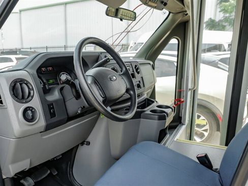 Used 2014 Ford E-350 and Econoline 350 Super Duty image 3