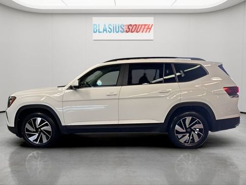 Used 2025 Volkswagen Atlas SE AWD/4WD image 6