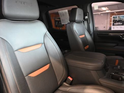 Used 2023 GMC Sierra 1500 AT4 w/ Technology Package AWD/4WD image 11