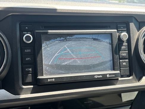 Used 2018 Toyota Tacoma SR5 RWD image 9
