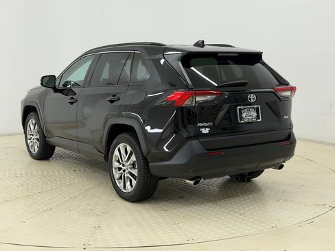 Used 2021 Toyota RAV4 XLE Premium FWD image 3